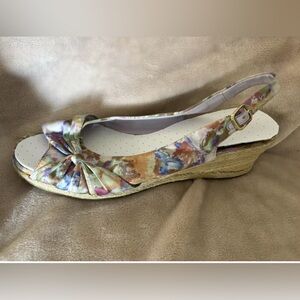 Women’s wedge spring floral low wedge shoe size 12